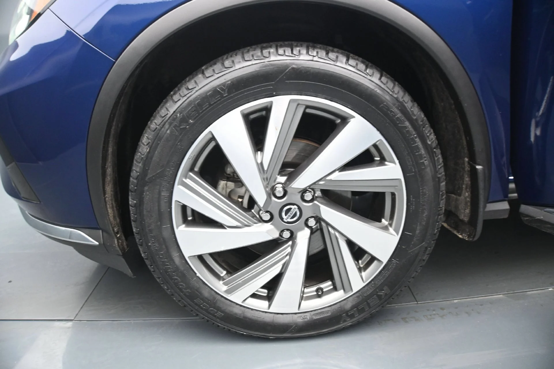 Used 2020 Deep Blue Pearl Nissan SL image 26