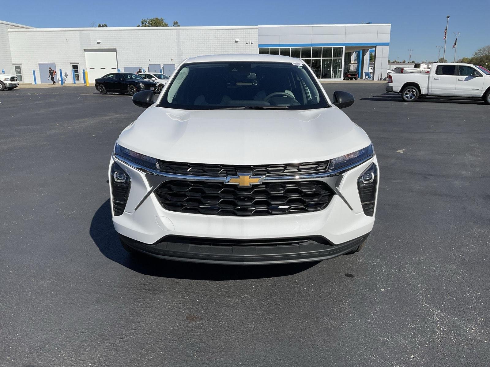 2025 Chevrolet Trax LS photo 2