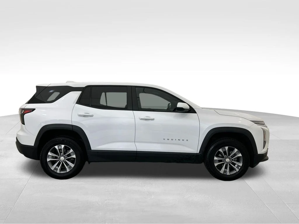 Used 2025 White Chevrolet LT image 6