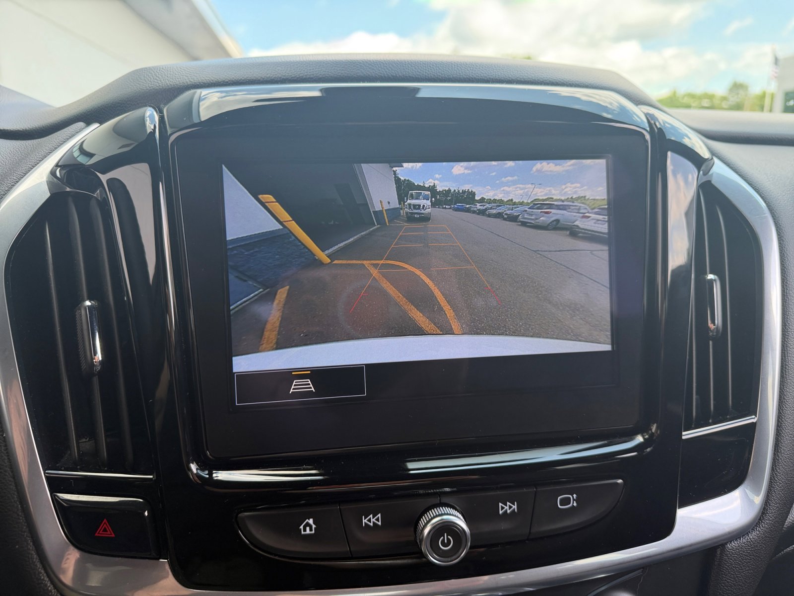 Used 2022 Summit White Chevrolet LT Cloth image 21