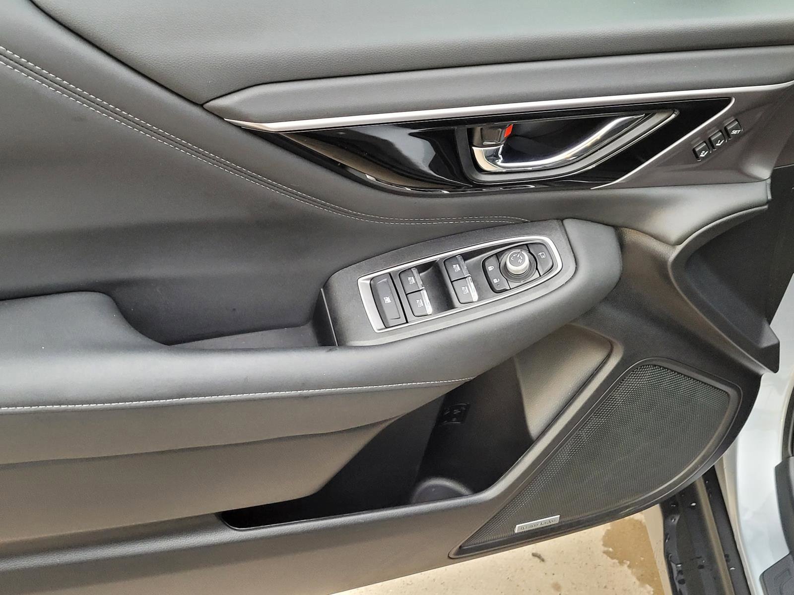 Used 2025 Ice Silver Metallic Subaru Touring XT image 4