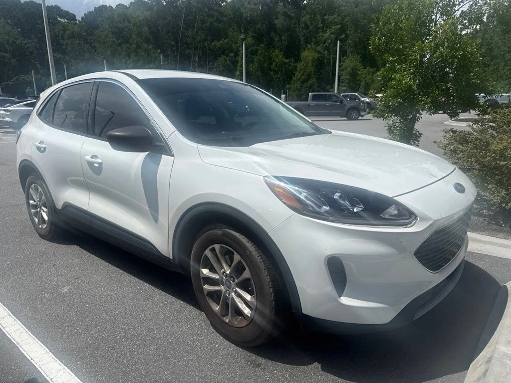 Used 2022 Star White Ford SE image 1