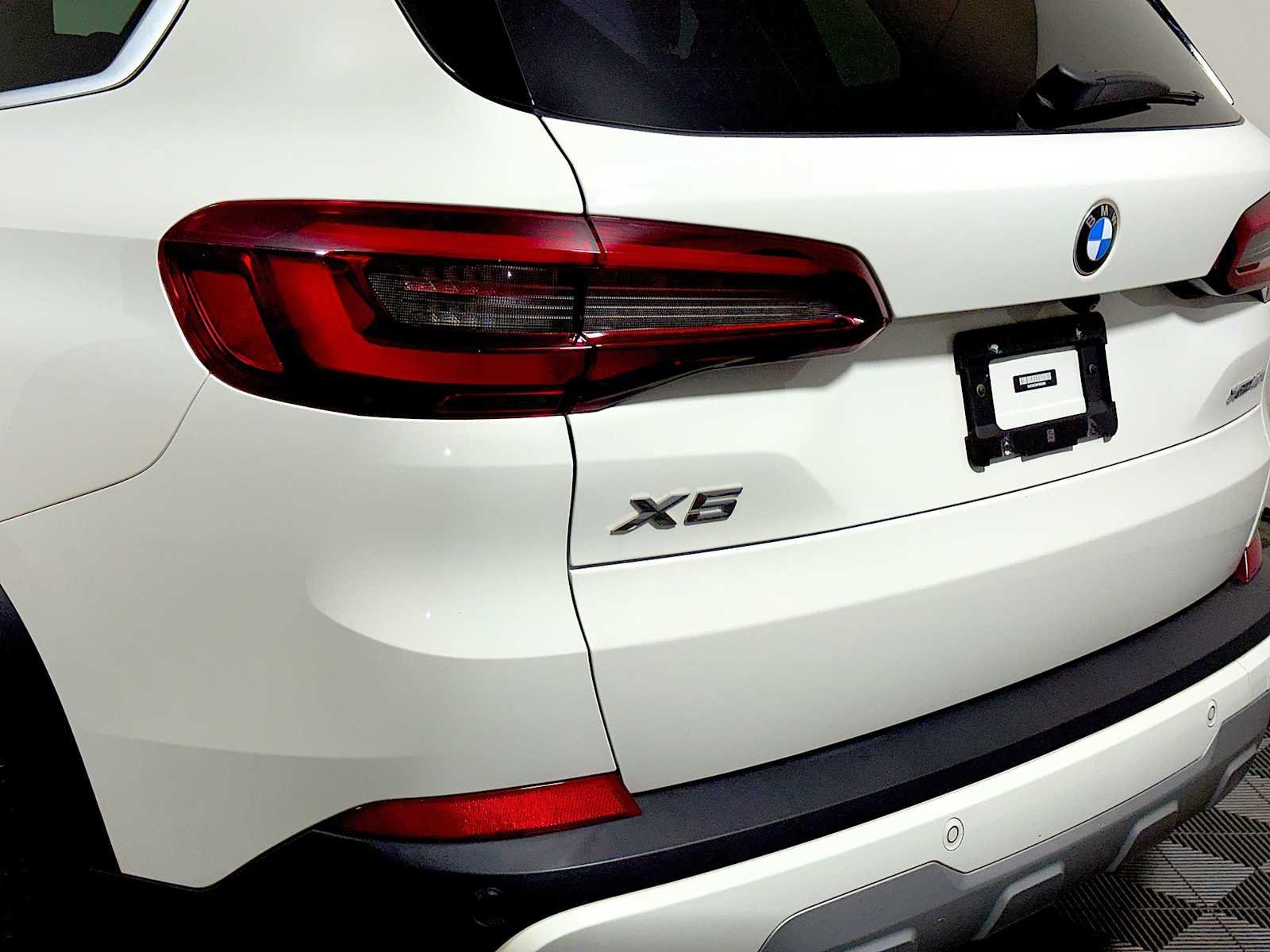 Certified Used 2023 Alpine White BMW xDrive40i image 27
