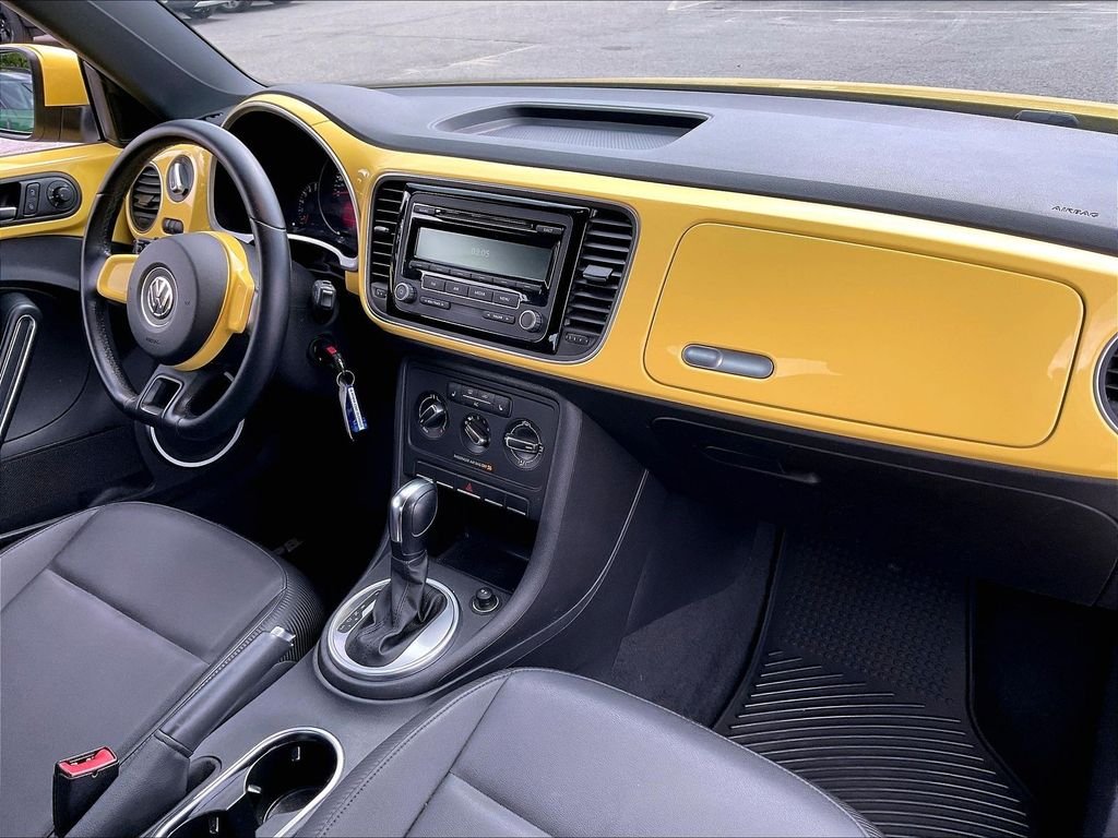 Used 2012 Saturn Yellow Volkswagen 2.5L image 13