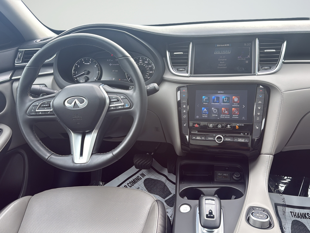 Used 2023 White INFINITI LUXE image 11