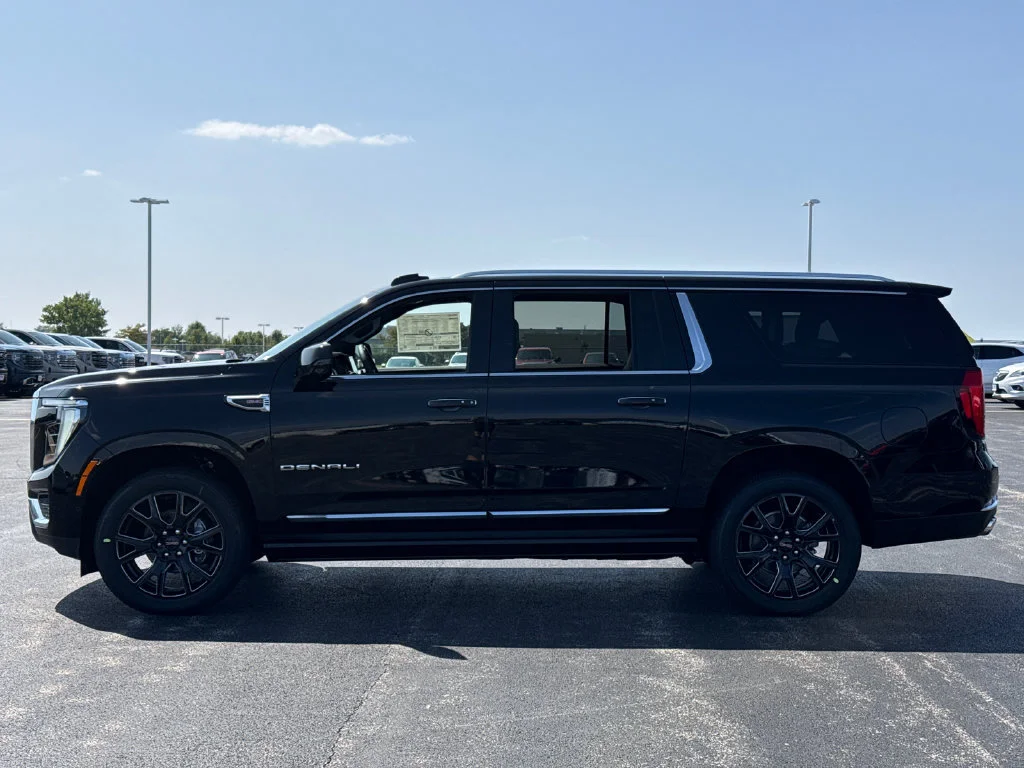 2026 GMC Yukon XL Denali - Photo 7