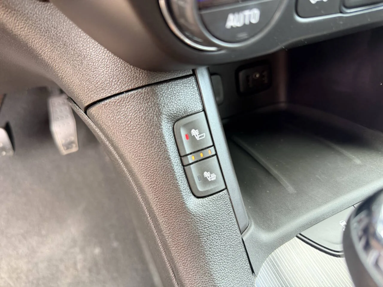 Used 2019 White GMC SLT 1 4dr SUV image 25