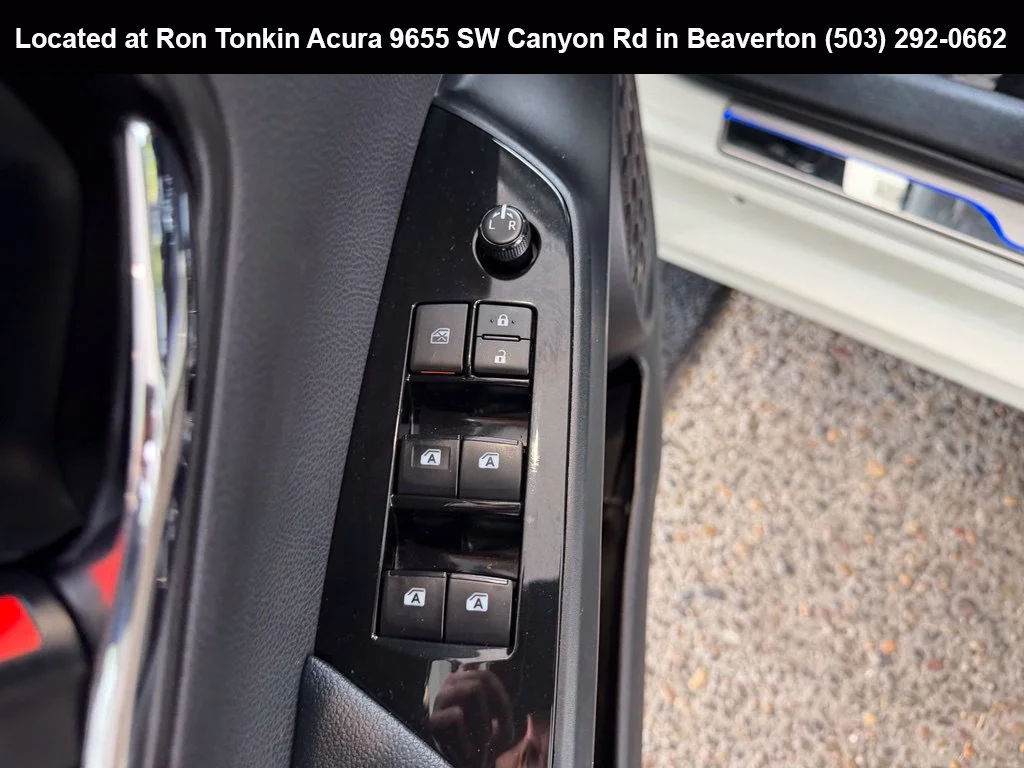 Used 2017 Blizzard Pearl Toyota Premium image 12