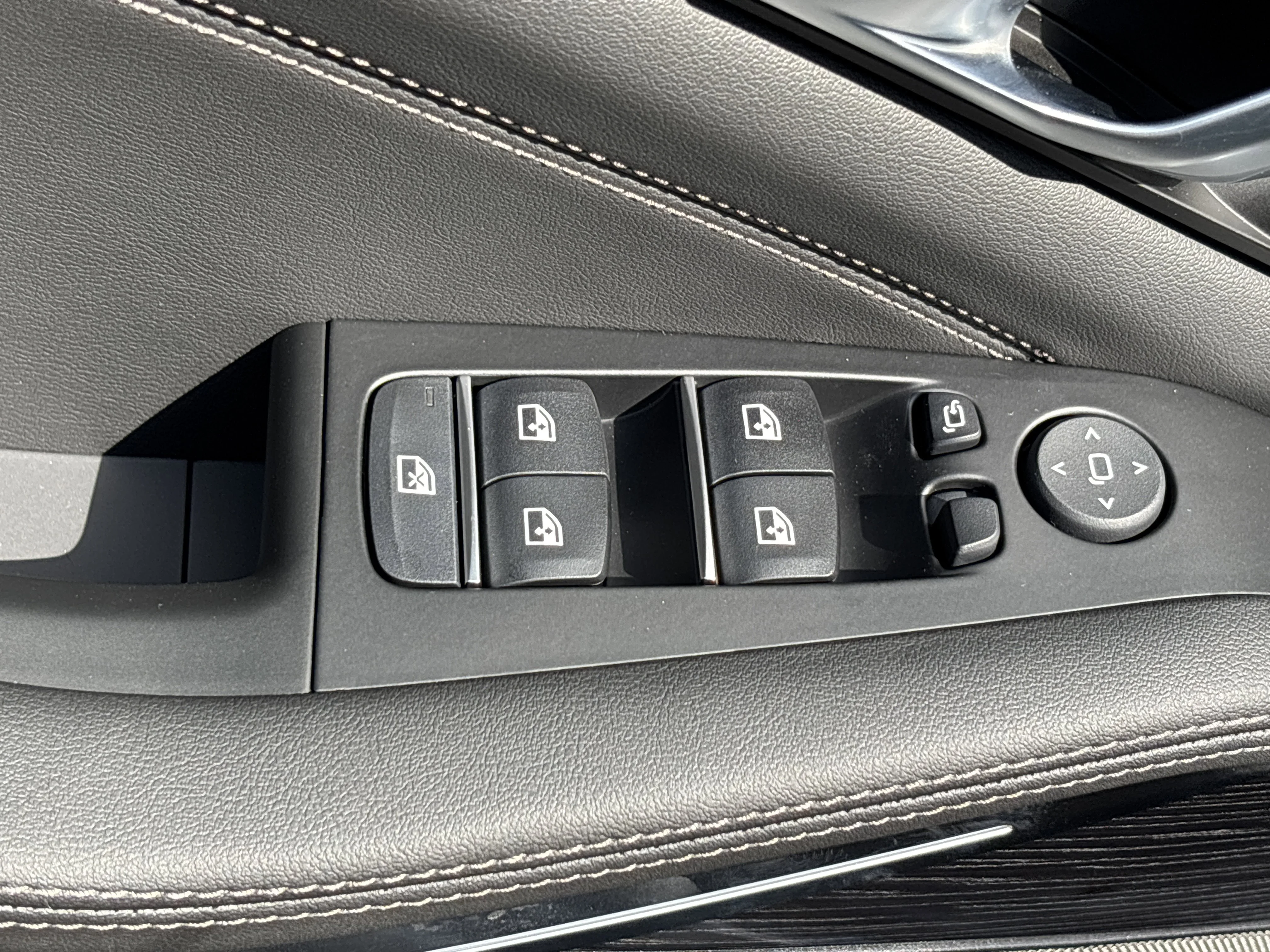 New 2026 0416 Carbon Black Metallic BMW xDrive40i image 24