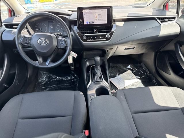 Used 2023 Pearl Toyota LE image 17