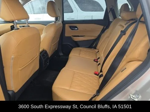Used 2023 Gold Nissan Platinum image 11