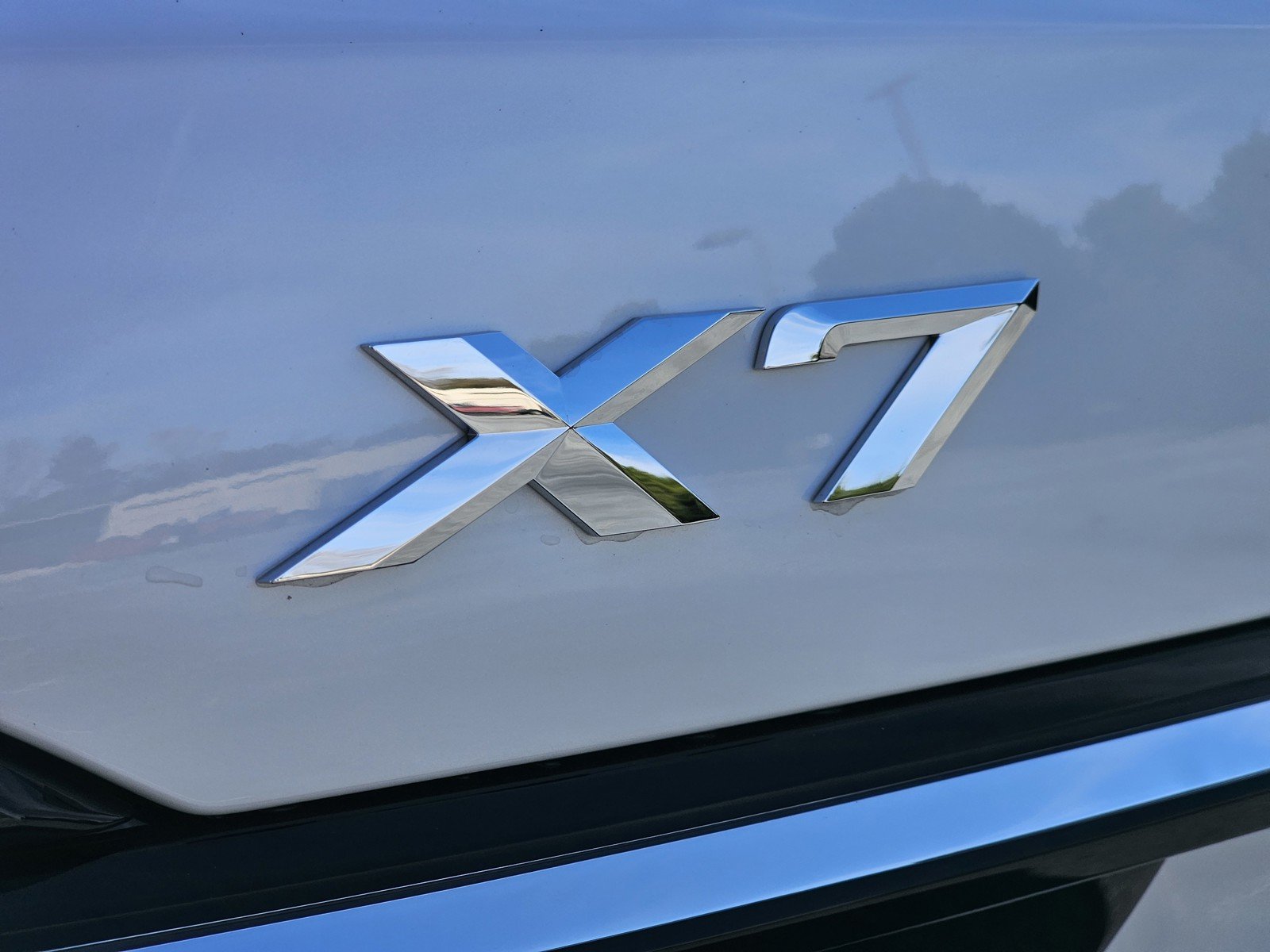 Used 2026 Mineral White Metallic BMW xDrive40i image 12