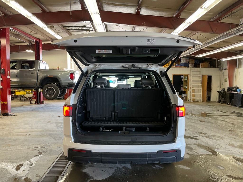Used 2025 White Toyota SR5 image 29
