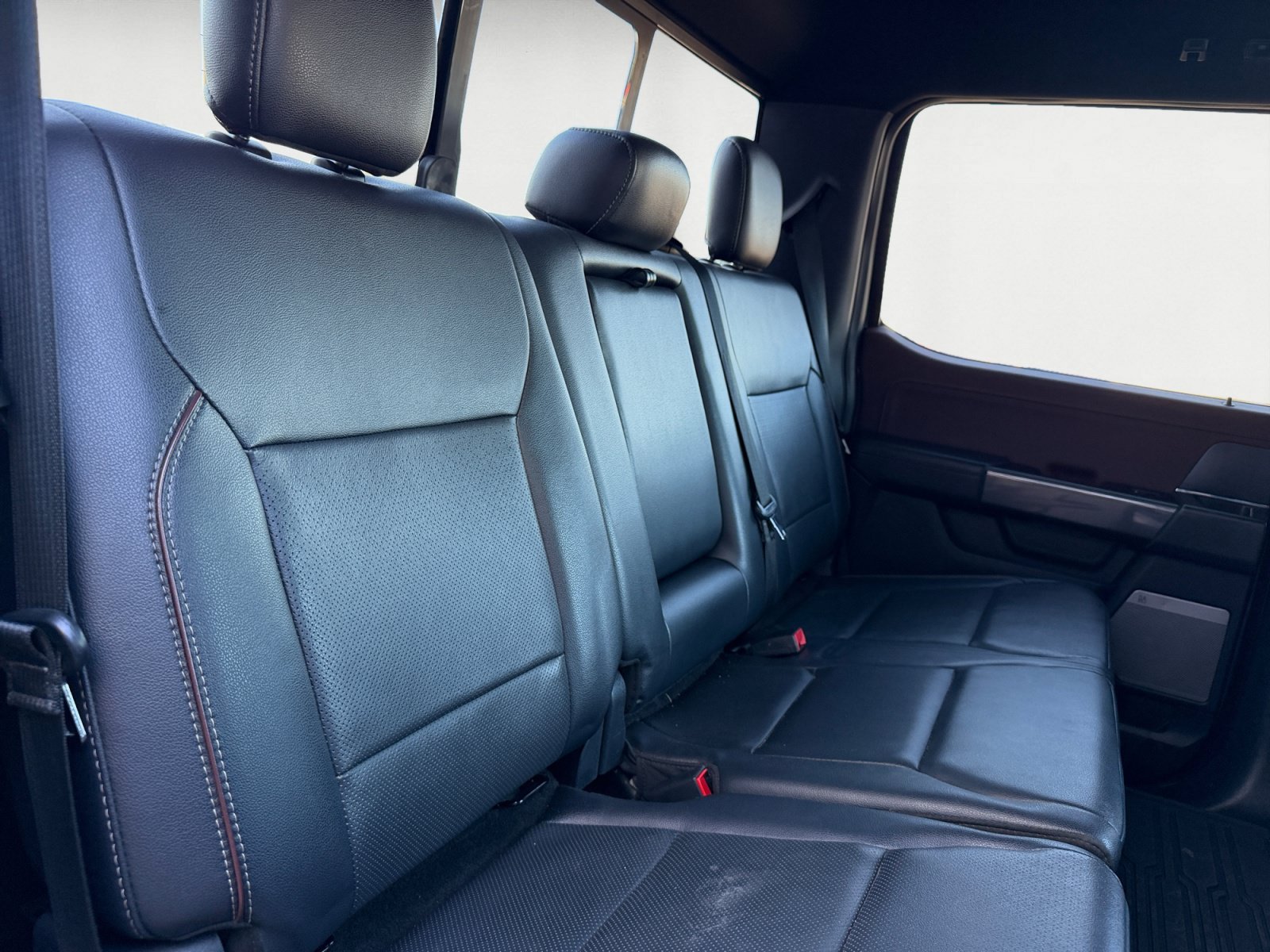 Used 2022 Light Blue Clearcoat Metallic Ford LARIAT image 18