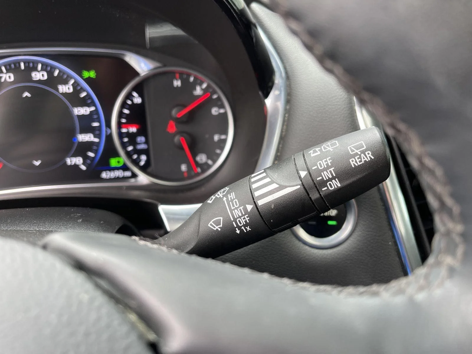 Used 2023 Iridescent Pearl Tricoat Chevrolet Premier image 22
