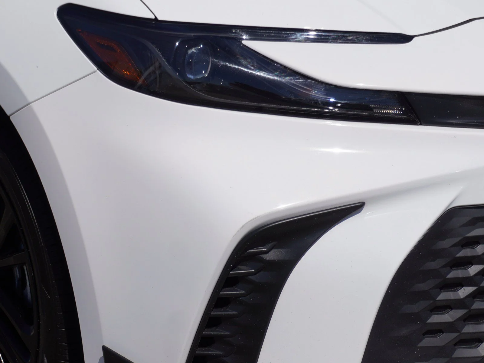 Used 2025 Ice Cap Toyota SE image 3