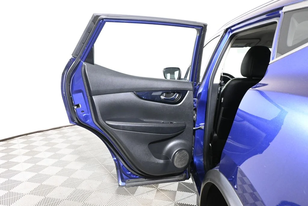 Used 2017 Blue Nissan SL image 29