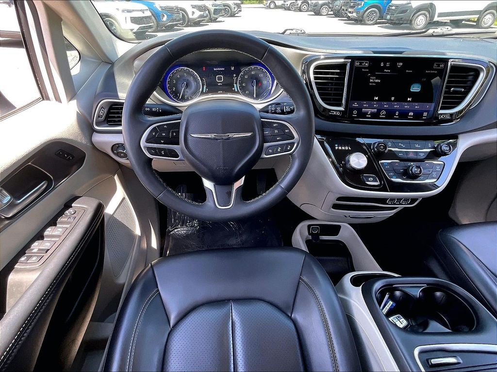 Used 2023 Silver Mist Clearcoat Chrysler Touring L image 17