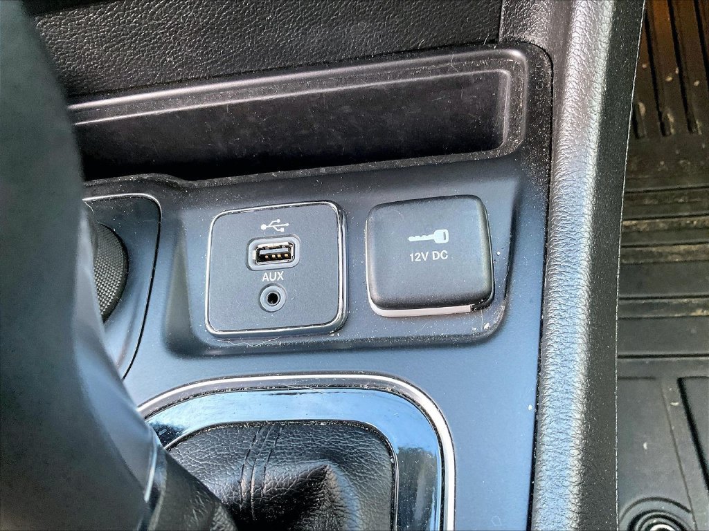 Used 2019 Billet Silver Metallic Clearcoat Jeep Limited image 26