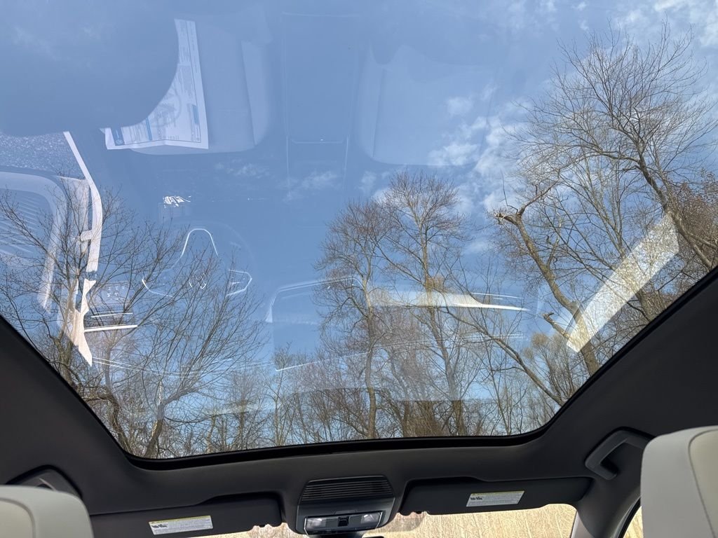 New 2025 White Volkswagen Pro S Plus image 21