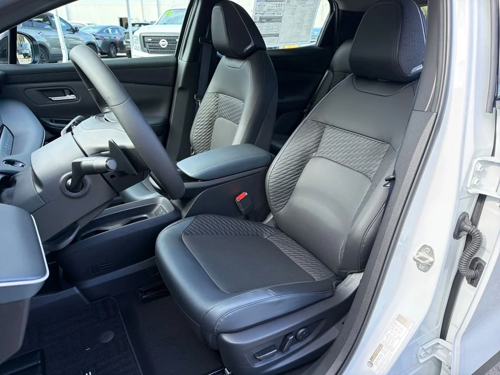 New 2026 White Nissan PLATINUM+ image 29