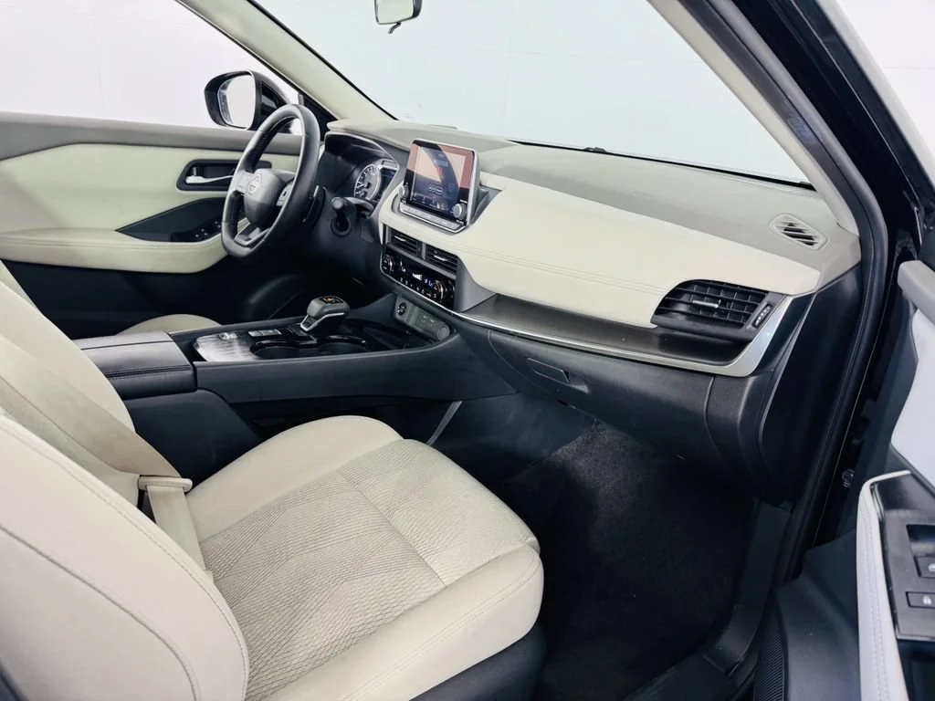 2025 Nissan Rogue SV - Photo 15