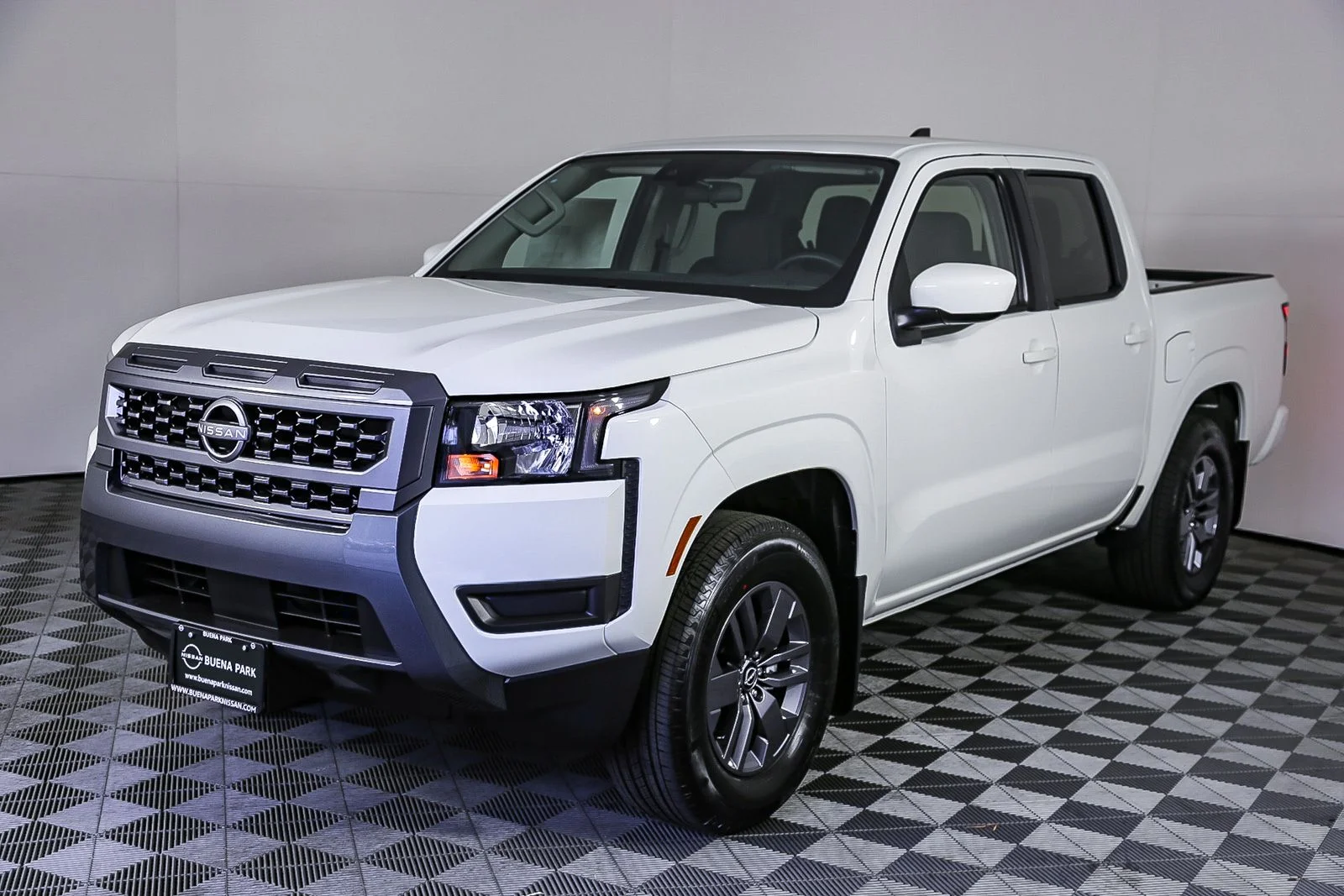 2025 Nissan Frontier SV - Photo 4