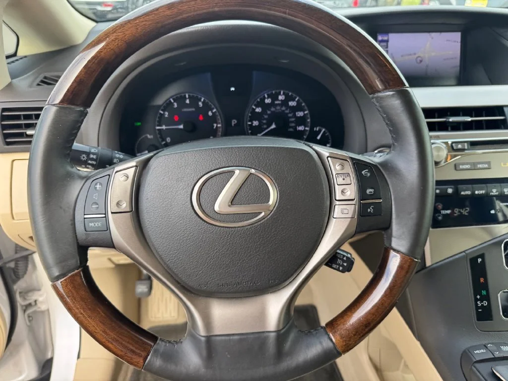 Used 2013 White Lexus 350 image 21