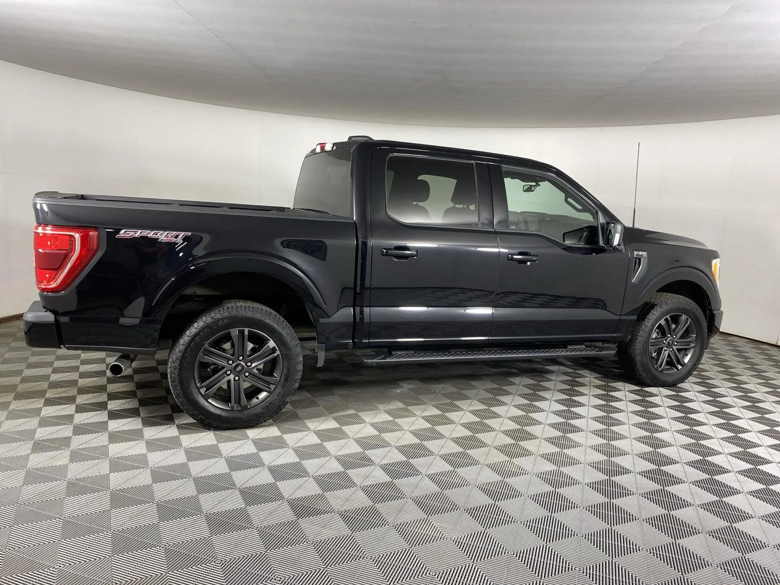 Used 2022 Agate Black Ford XLT image 11
