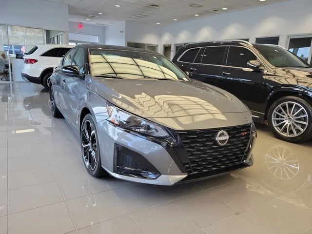 New 2026 Gun Metallic / Super Black Two-tone Nissan SR image 3