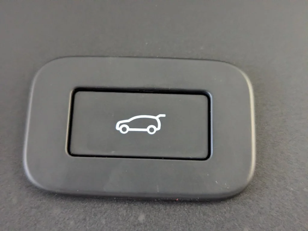 Used 2023 White Land Rover S image 18