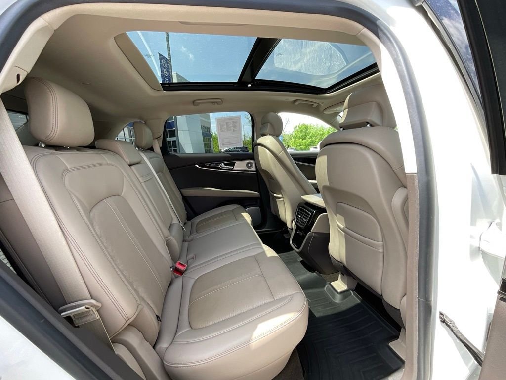 Used 2023 White Lincoln Reserve image 20