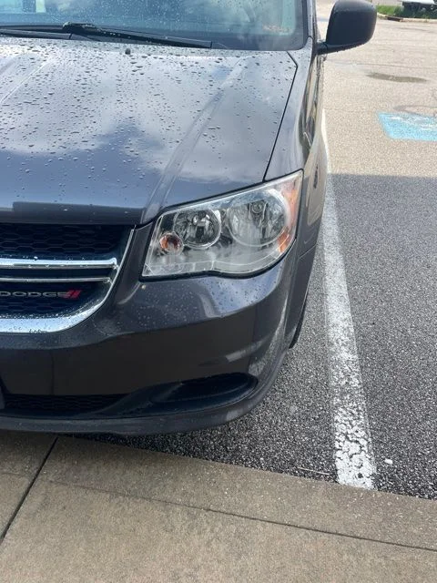 Used 2018 Gray Dodge SE image 2