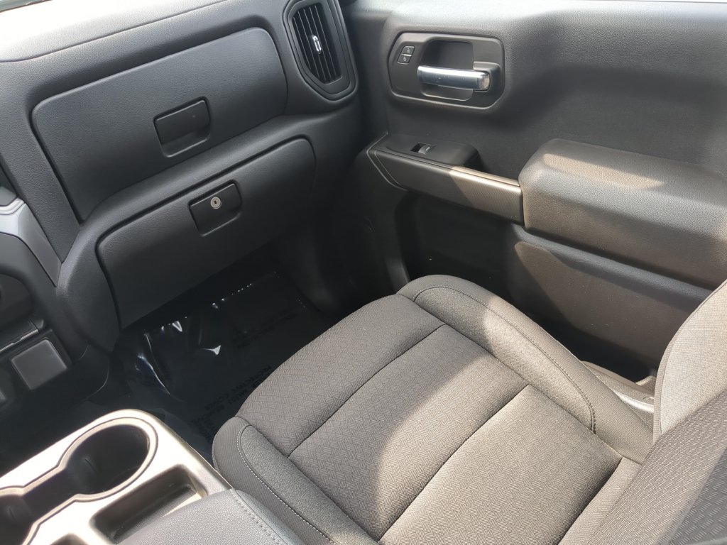 Used 2023 White Chevrolet Custom image 16