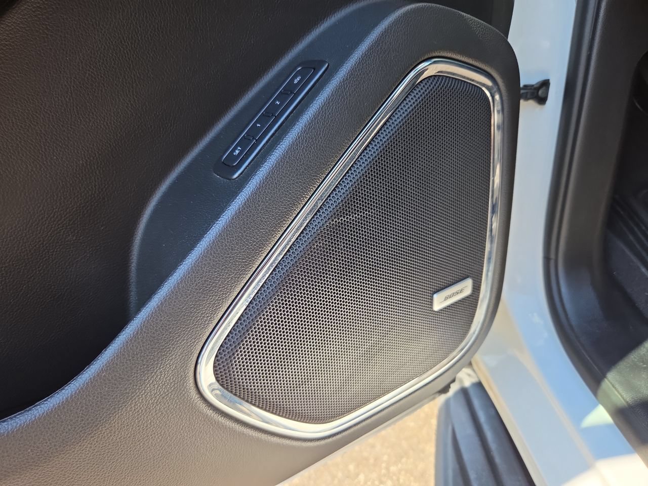 Used 2019 SUMMIT WHITE Chevrolet LT image 23