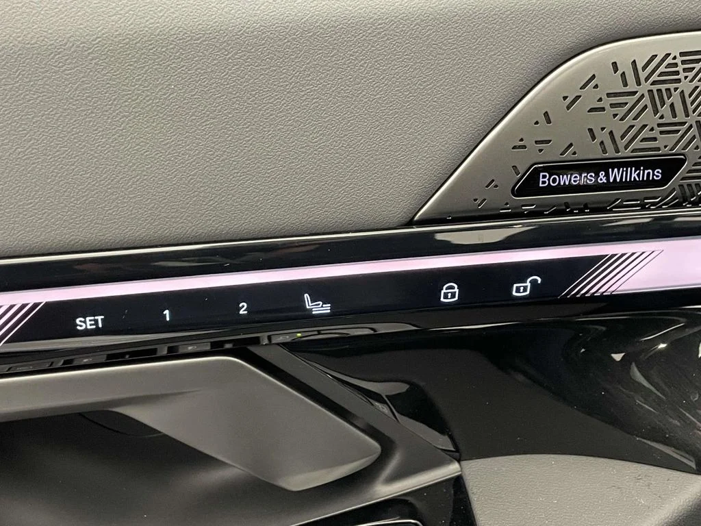 2026 BMW 5 Series 550e - Photo 28