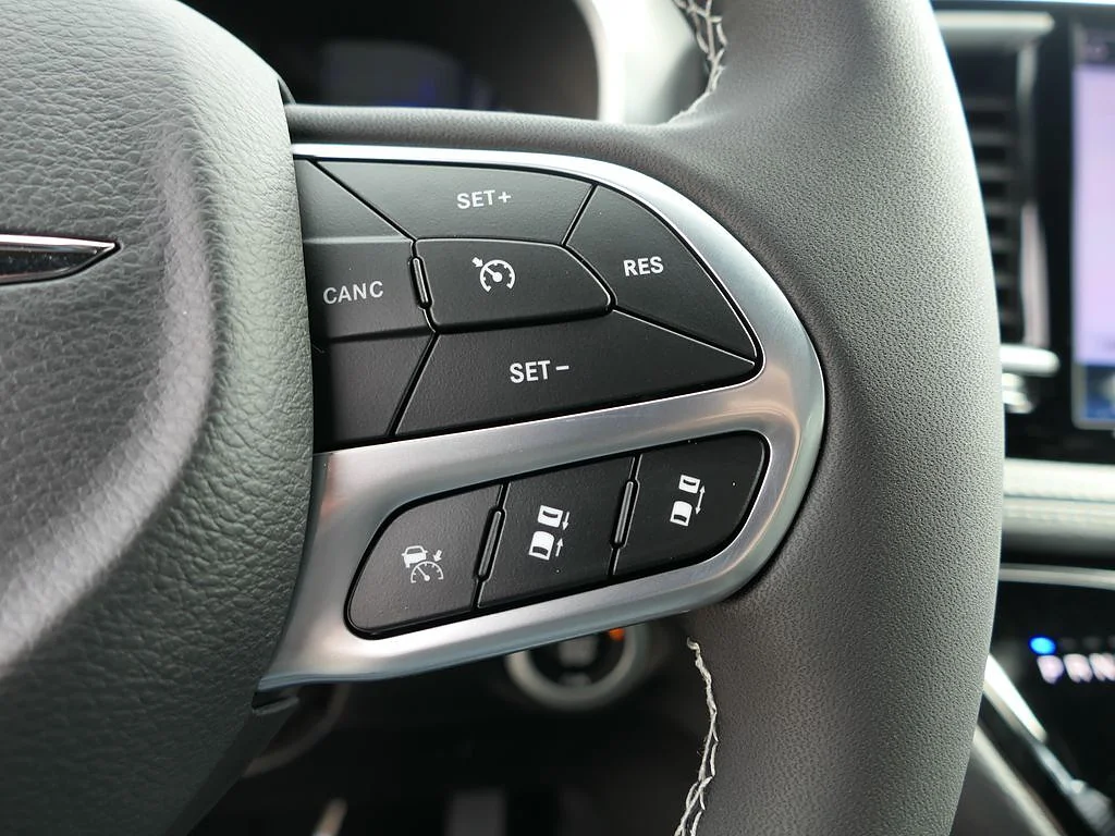 New 2026 Diamond Black Crystal Pearl Coat Chrysler Select image 12