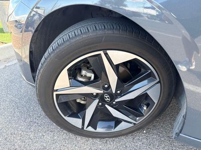 Used 2023 Gray Hyundai SEL image 8