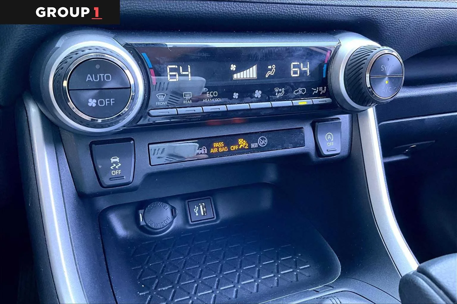 Used 2025 Ice Cap Toyota XLE image 36
