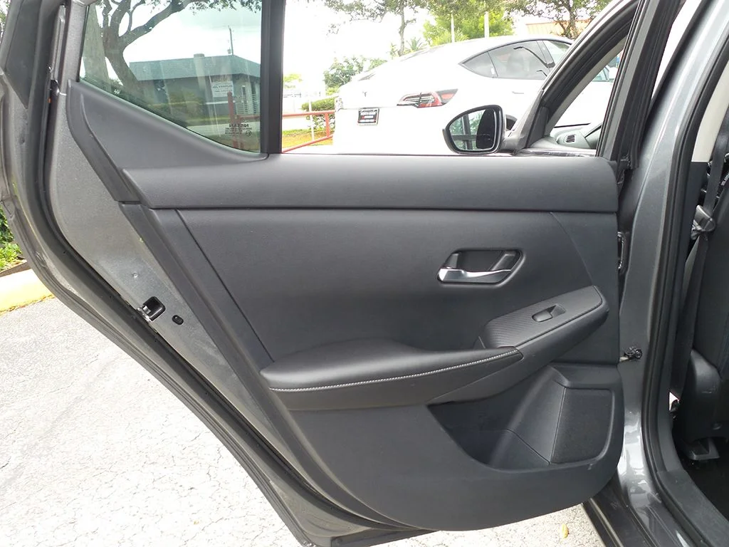 Used 2020 Gray Nissan S image 21