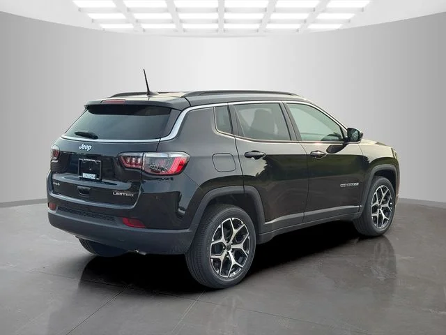 New 2026 Diamond Black Crystal Pearl-Coat Exterior Paint Jeep Limited image 7