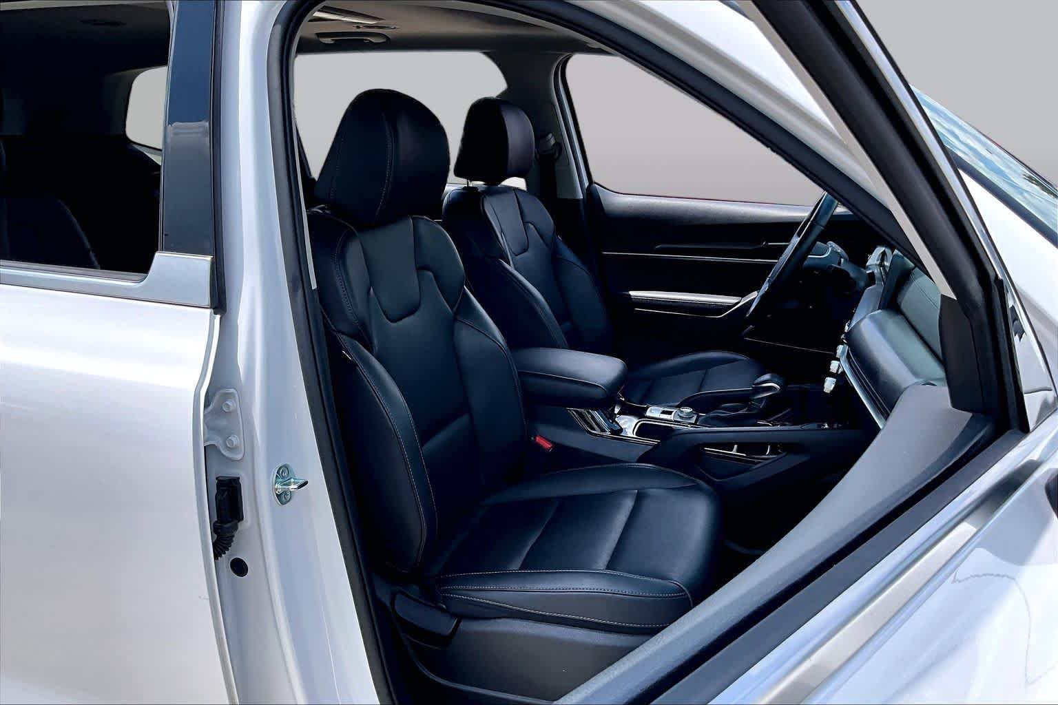 Used 2025 Glacial White Pearl Kia S image 8