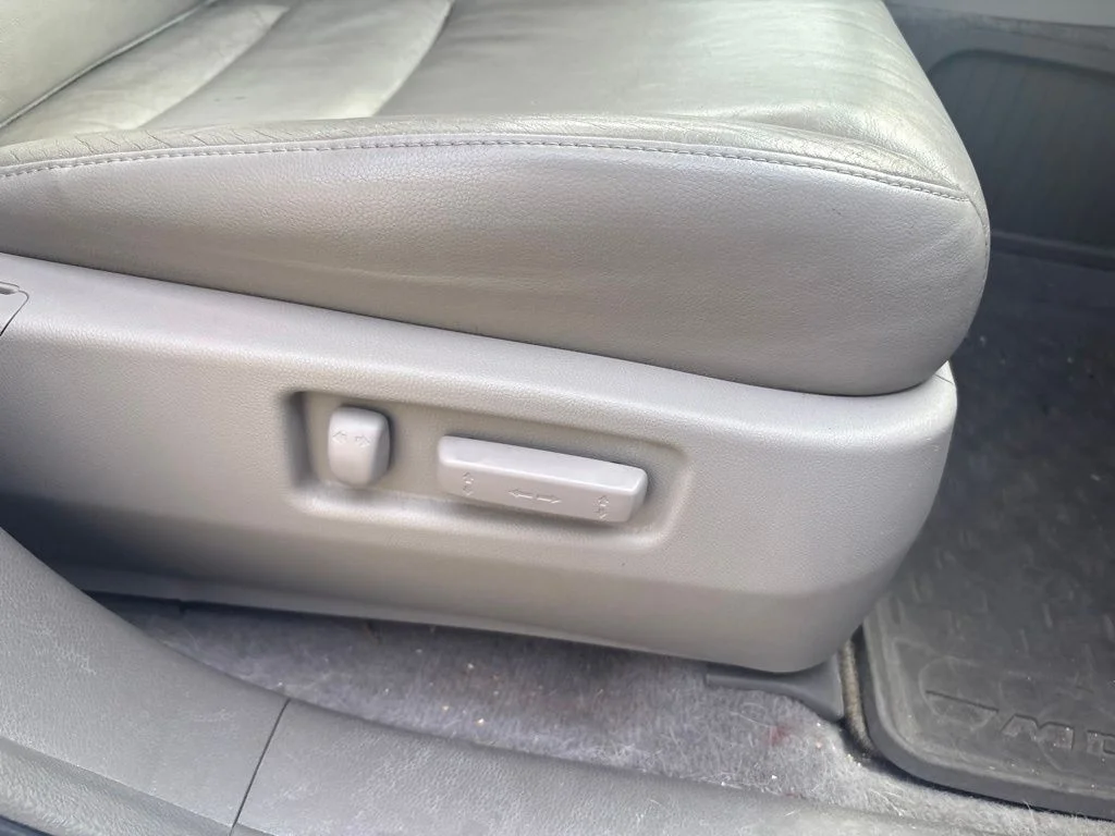 Used 2008 Silver Acura Technology SH-AWD image 28