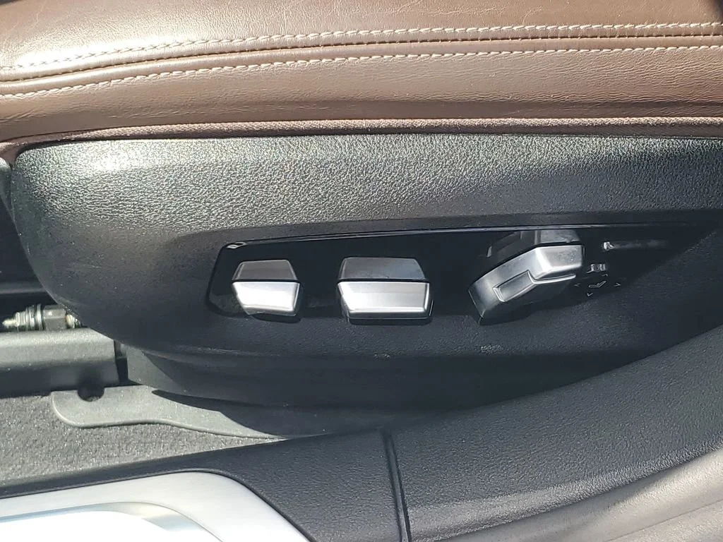 Used 2021 Gray BMW xDrive image 17