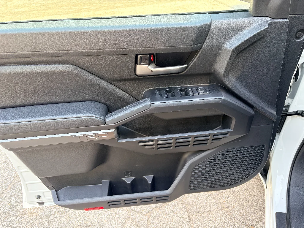 Used 2026 Ice Cap Toyota SR5 image 11