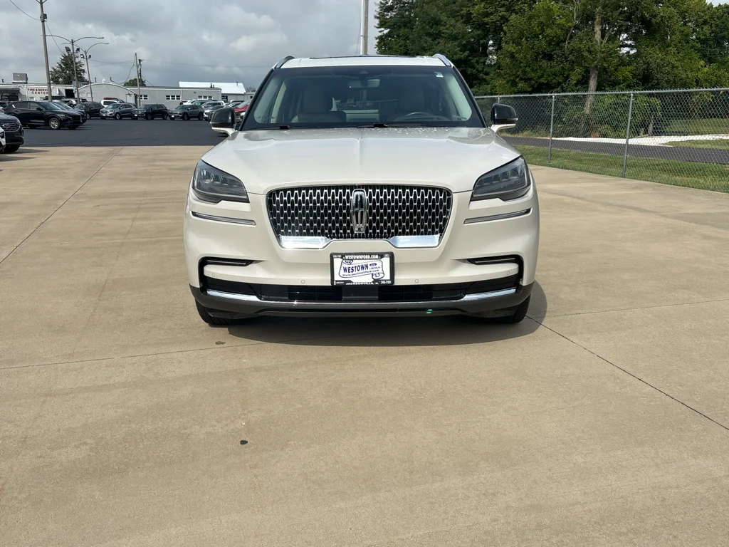Used 2022 Ceramic Pearl Metallic Lincoln Reserve image 25