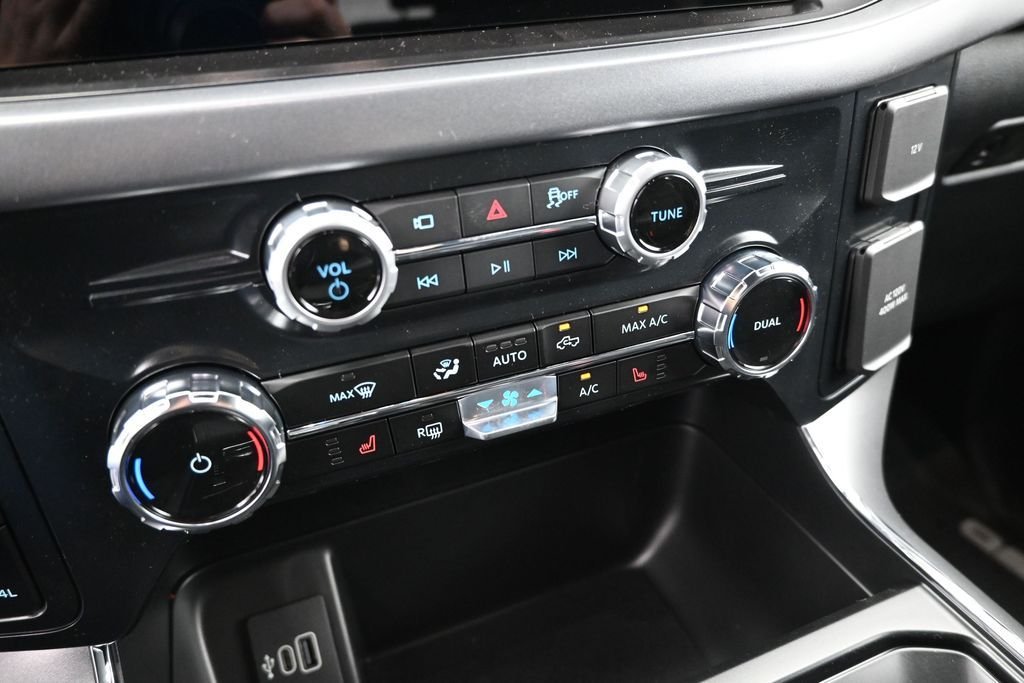 New 2026 Oxford White Ford XLT image 16