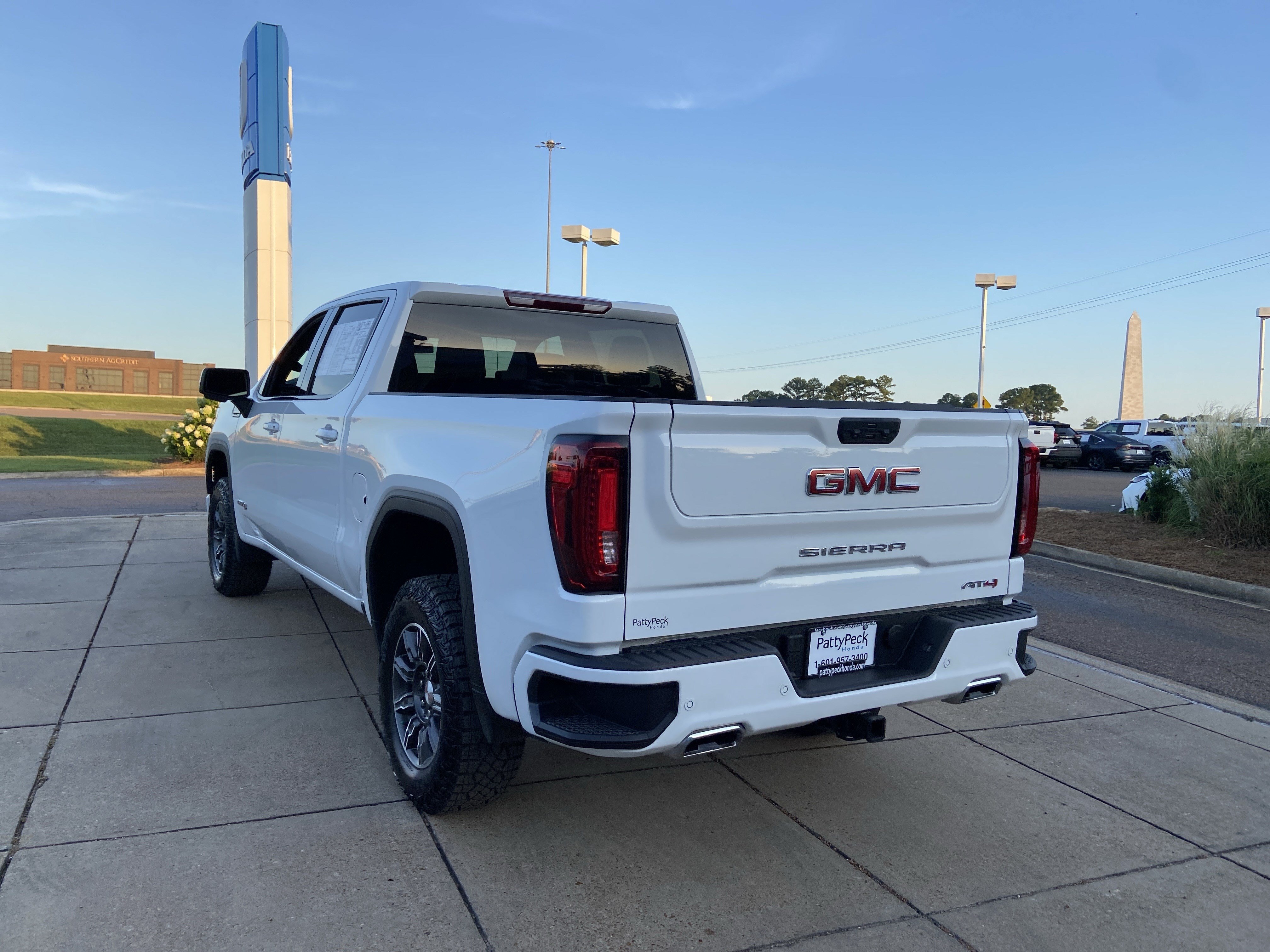 Used 2025 Summit White GMC AT4 image 9