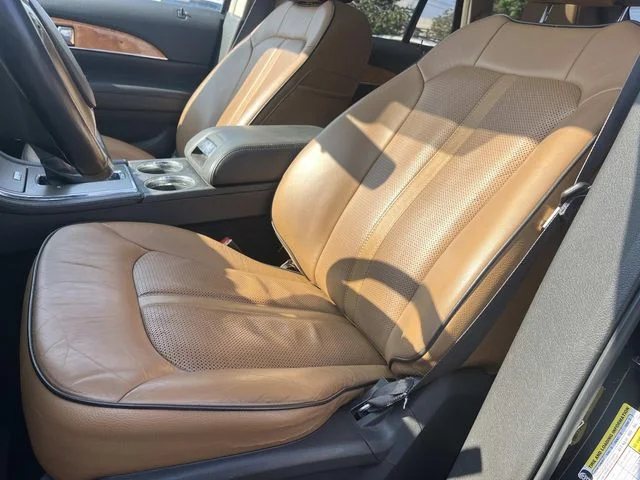 Used 2015 Brown Lincoln Base image 33