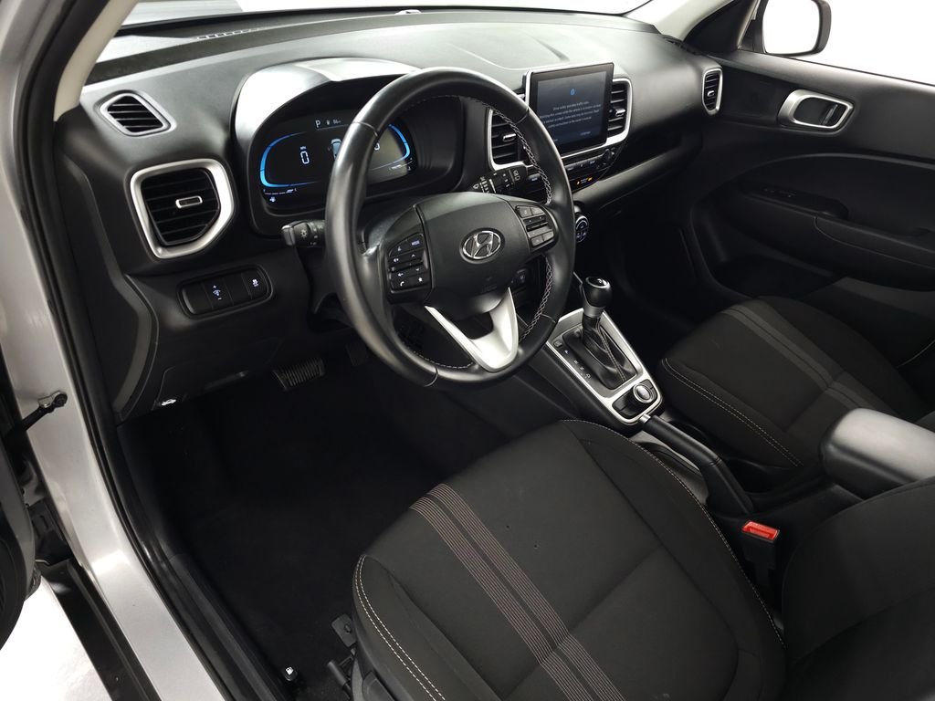 2025 Hyundai Venue SEL - Photo 14